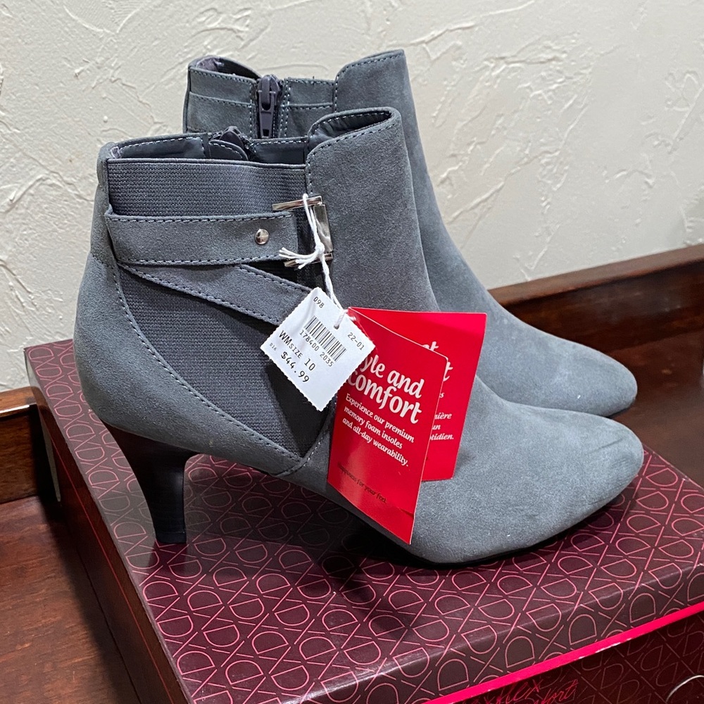 Stylish Dexflex Comfort Gray Memory Foam Ankle Boots